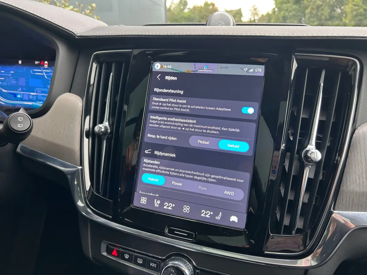 2.0 T8 Plug-in hybrid AWD Ultra Dark | Luchtvering | Massage | Bowers&Wilkins | SoH97% | HU-Display |