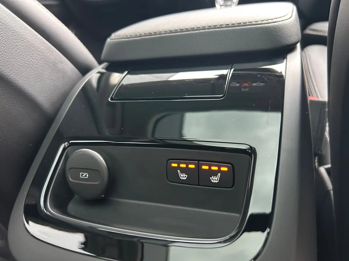 2.0 T8 Plug-in hybrid AWD Ultra Dark | Luchtvering | Massage | Bowers&Wilkins | SoH97% | HU-Display |