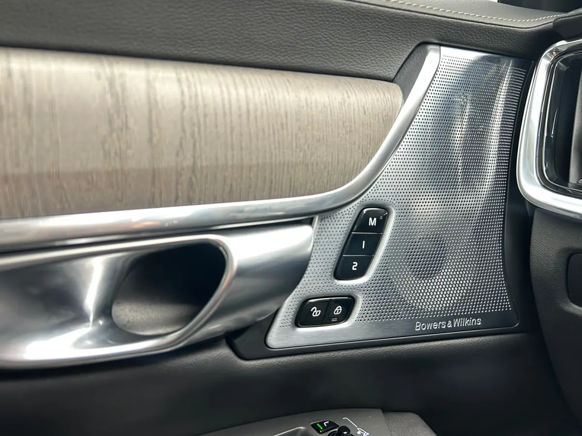 2.0 T8 Plug-in hybrid AWD Ultra Dark | Luchtvering | Massage | Bowers&Wilkins | SoH97% | HU-Display |