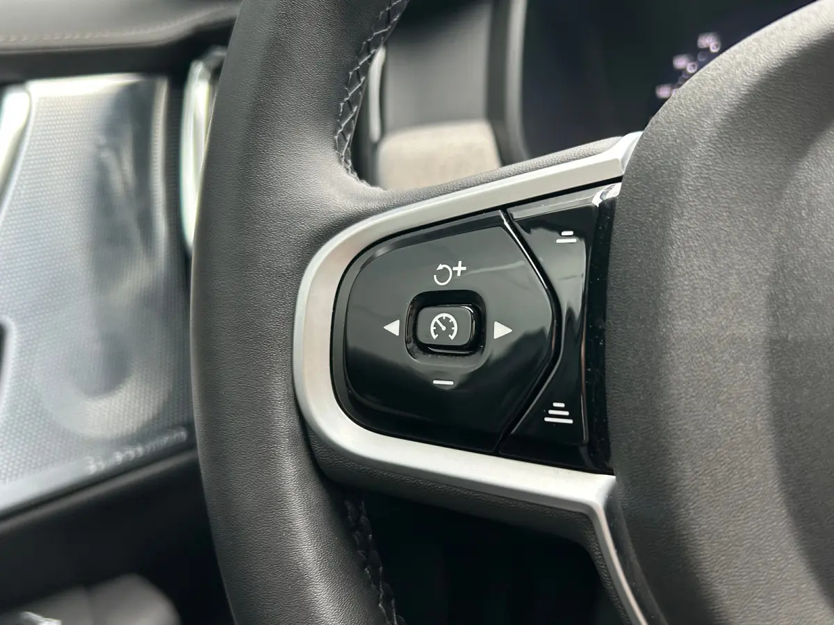 2.0 T8 Plug-in hybrid AWD Ultra Dark | Luchtvering | Massage | Bowers&Wilkins | SoH97% | HU-Display |