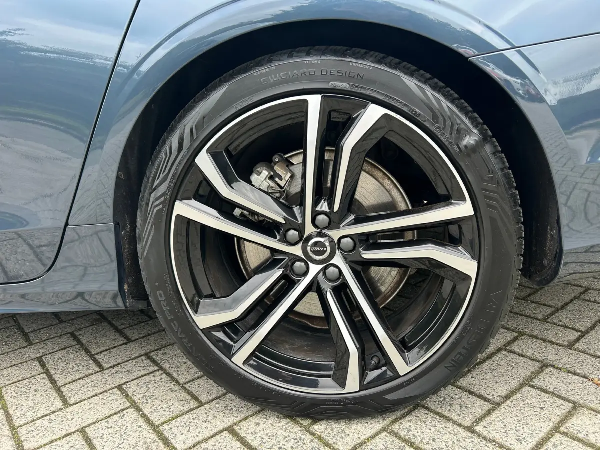 2.0 T8 Plug-in hybrid AWD Ultra Dark | Luchtvering | Massage | Bowers&Wilkins | SoH97% | HU-Display |