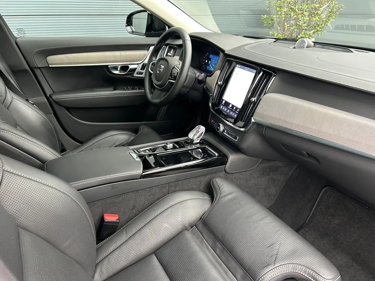 2.0 T8 Plug-in hybrid AWD Ultra Dark | Luchtvering | Massage | Bowers&Wilkins | SoH97% | HU-Display |
