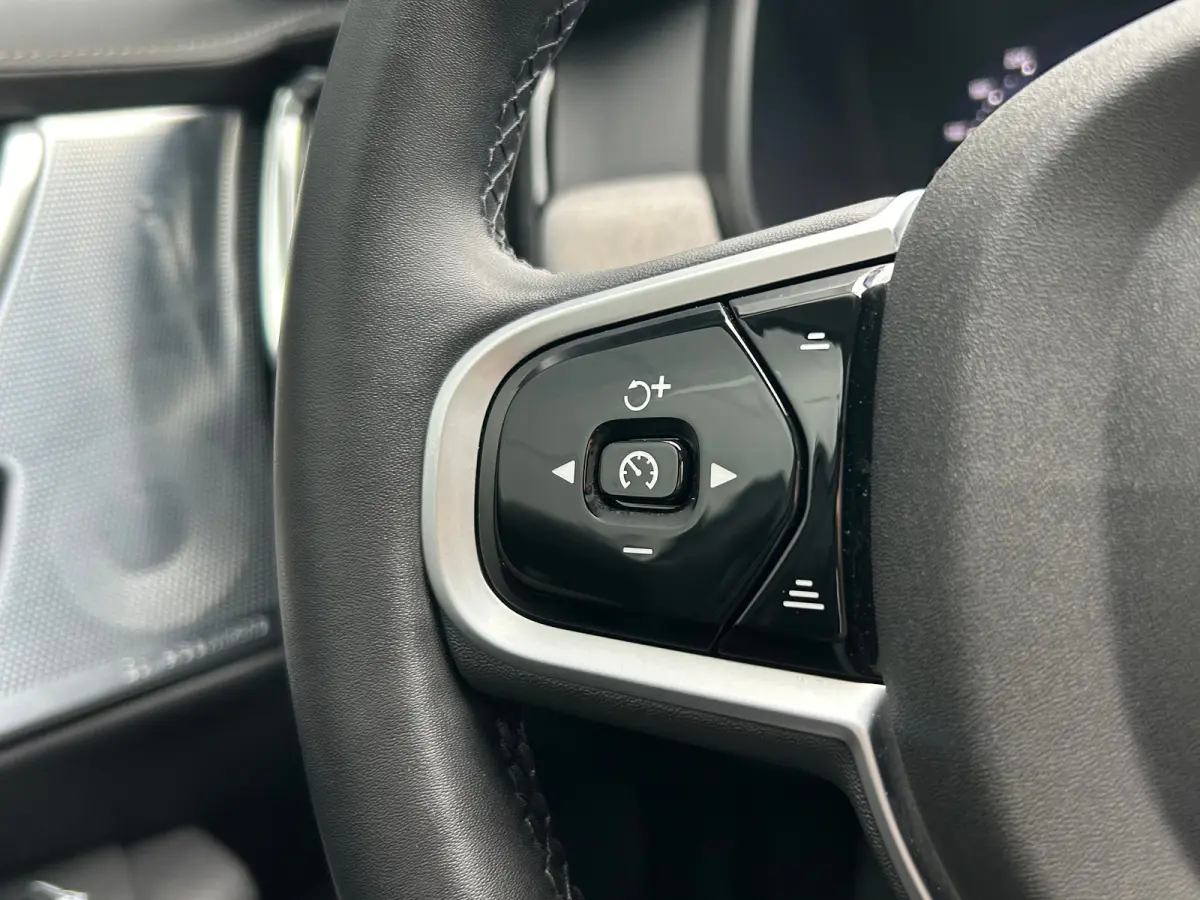 2.0 T8 Plug-in hybrid AWD Ultra Dark | Luchtvering | Massage | Bowers&Wilkins | SoH97% | HU-Display |