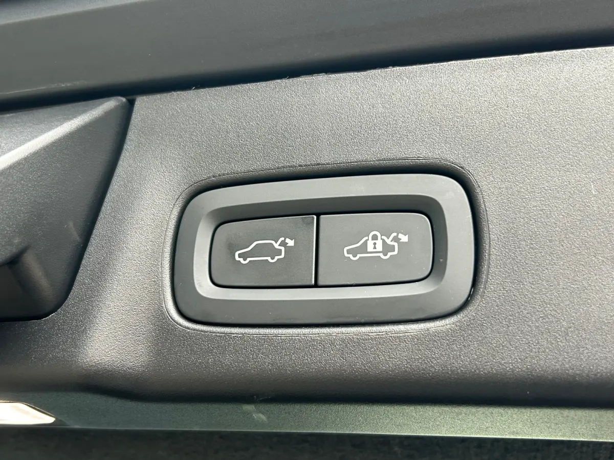 2.0 T8 Plug-in hybrid AWD Ultra Dark | Luchtvering | Massage | Bowers&Wilkins | SoH97% | HU-Display |