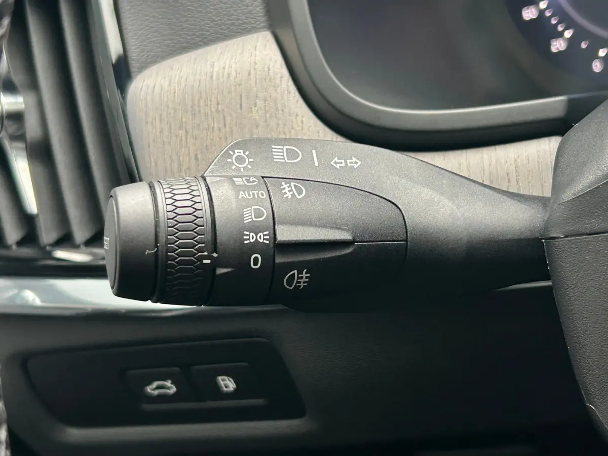 2.0 T8 Plug-in hybrid AWD Ultra Dark | Luchtvering | Massage | Bowers&Wilkins | SoH97% | HU-Display |