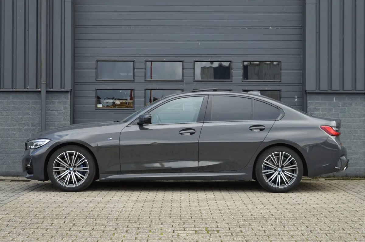330i High Executive | M-PAKKET | ACC | SCHUIFDAK | TREKHAAK |
