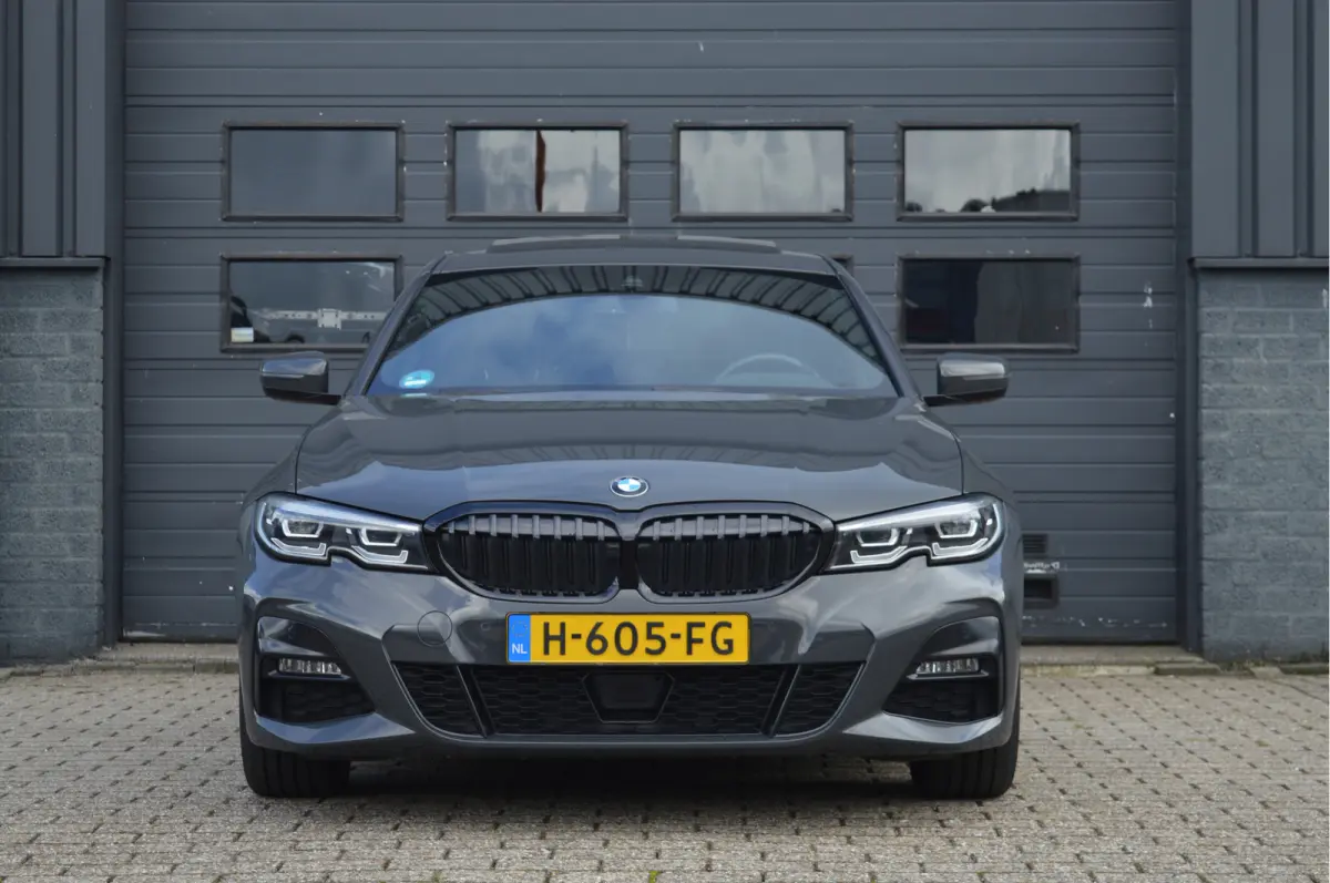 330i High Executive | M-PAKKET | ACC | SCHUIFDAK | TREKHAAK |