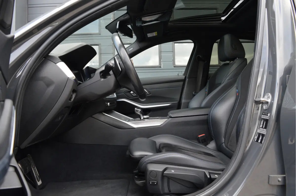 330i High Executive | M-PAKKET | ACC | SCHUIFDAK | TREKHAAK |