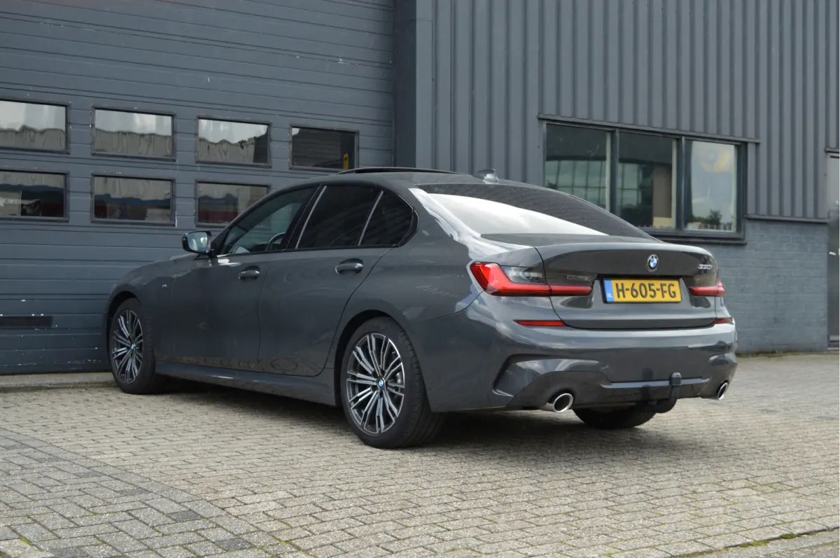 330i High Executive | M-PAKKET | ACC | SCHUIFDAK | TREKHAAK |
