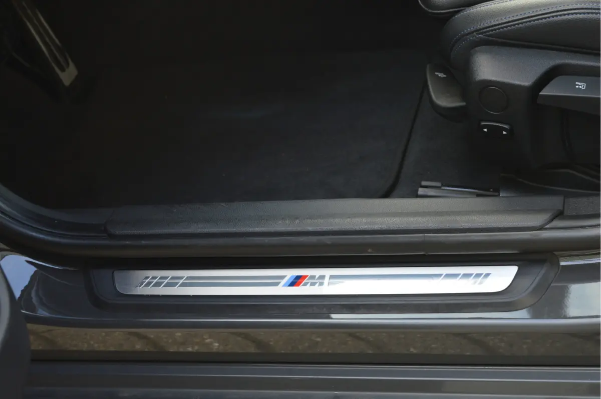 330i High Executive | M-PAKKET | ACC | SCHUIFDAK | TREKHAAK |