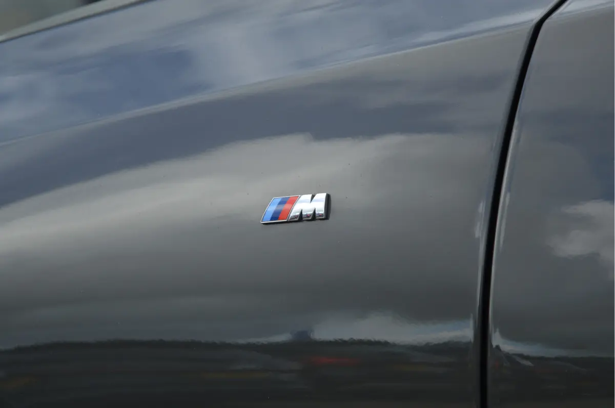 330i High Executive | M-PAKKET | ACC | SCHUIFDAK | TREKHAAK |