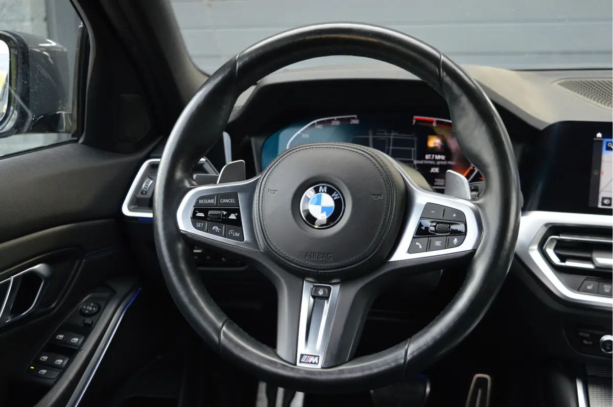 330i High Executive | M-PAKKET | ACC | SCHUIFDAK | TREKHAAK |