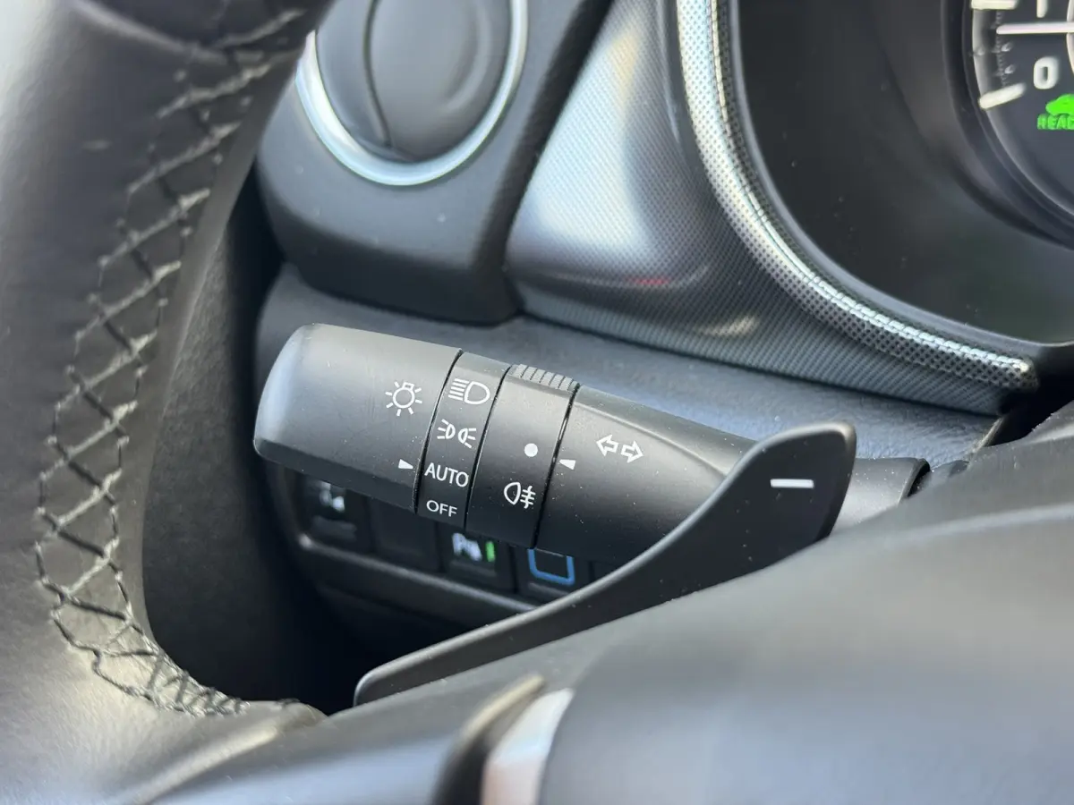 1.5 Hybrid Style Trekhaak 4 Seizoenen banden Panorama dak Camera Carplay Navigatie