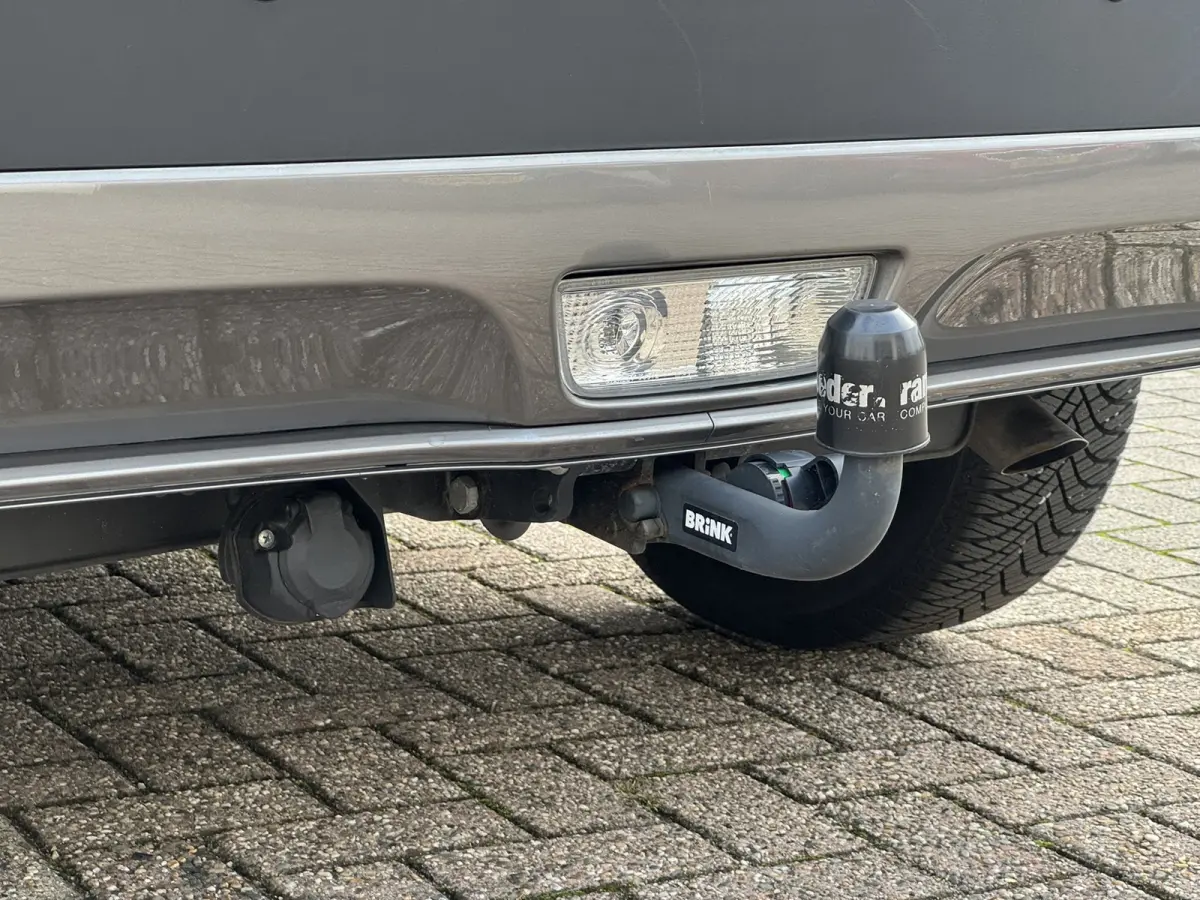 1.5 Hybrid Style Trekhaak 4 Seizoenen banden Panorama dak Camera Carplay Navigatie