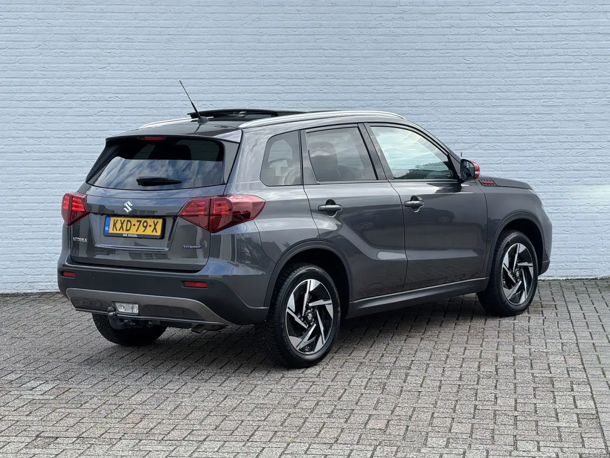 1.5 Hybrid Style Trekhaak 4 Seizoenen banden Panorama dak Camera Carplay Navigatie