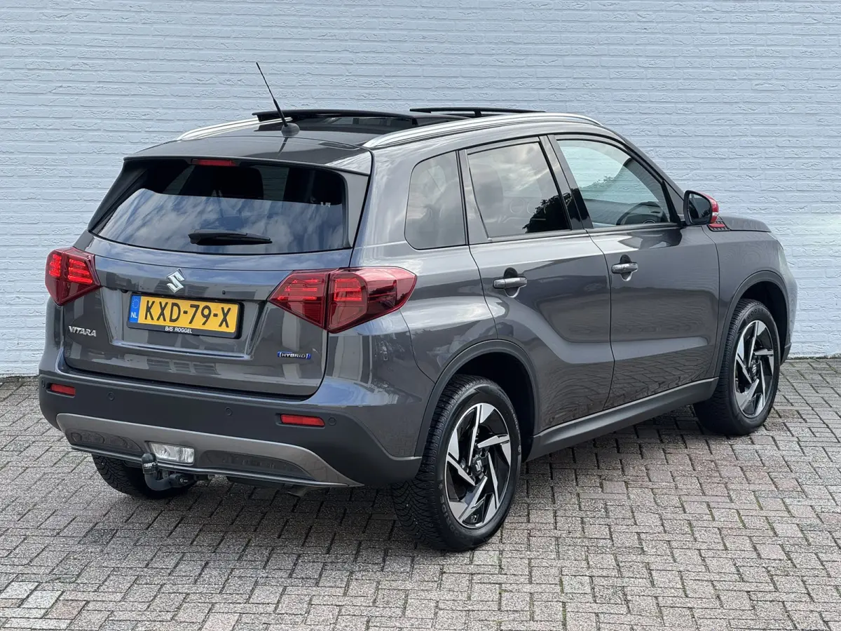 1.5 Hybrid Style Trekhaak 4 Seizoenen banden Panorama dak Camera Carplay Navigatie
