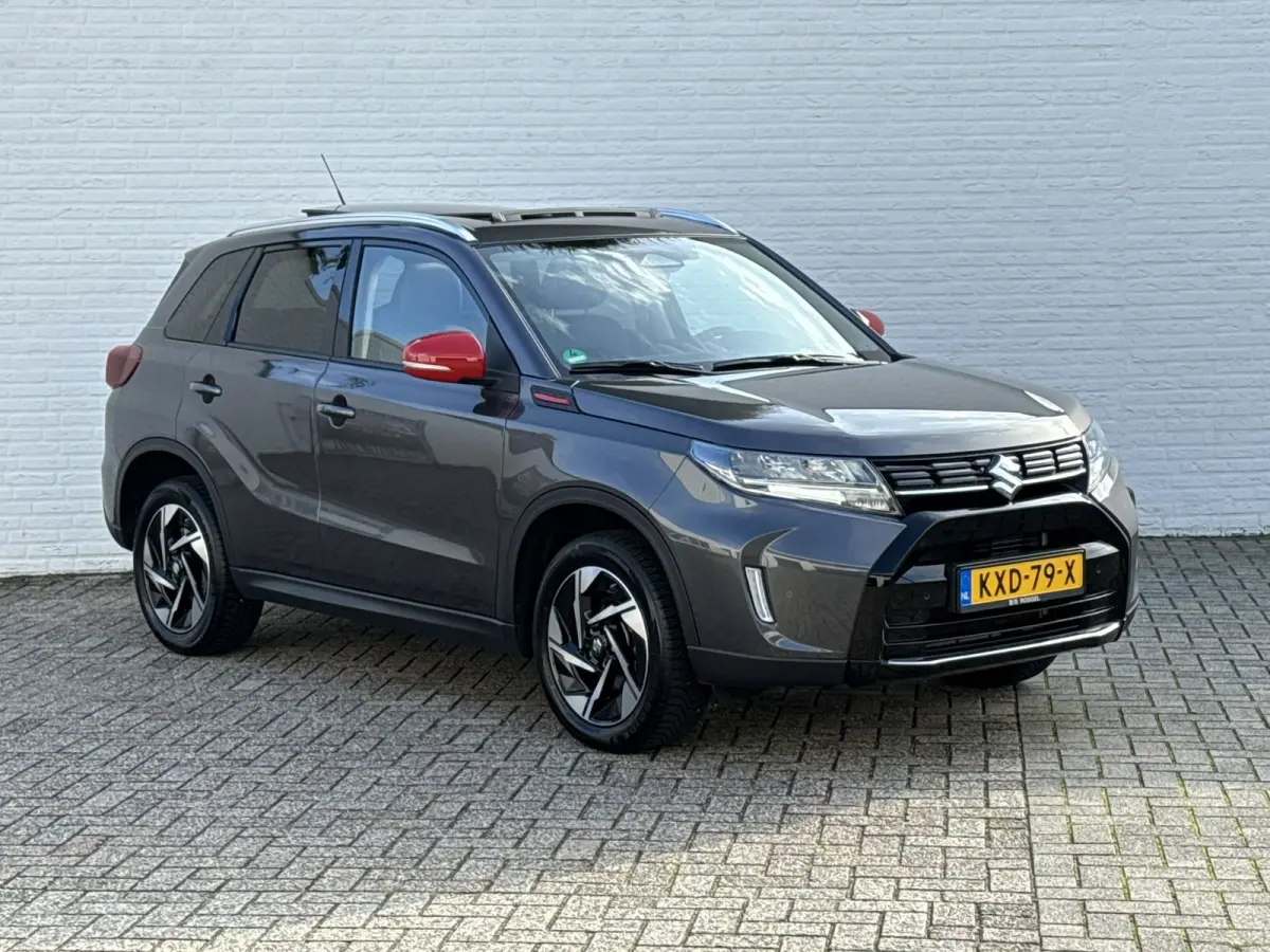 1.5 Hybrid Style Trekhaak 4 Seizoenen banden Panorama dak Camera Carplay Navigatie