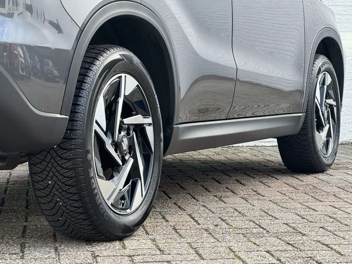 1.5 Hybrid Style Trekhaak 4 Seizoenen banden Panorama dak Camera Carplay Navigatie
