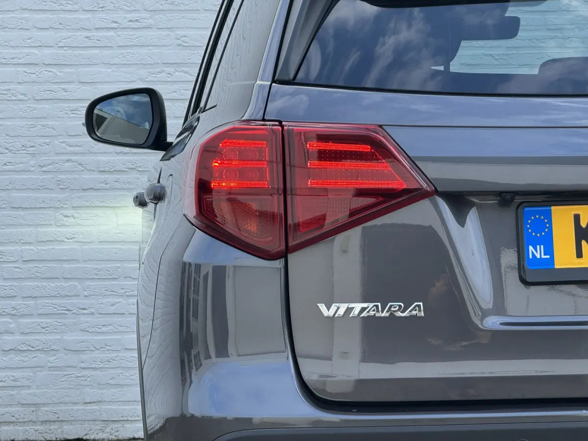 1.5 Hybrid Style Trekhaak 4 Seizoenen banden Panorama dak Camera Carplay Navigatie