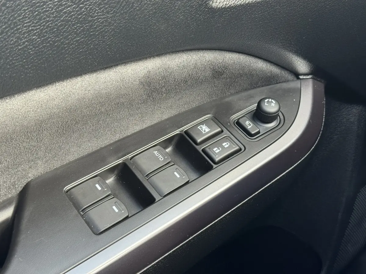 1.5 Hybrid Style Trekhaak 4 Seizoenen banden Panorama dak Camera Carplay Navigatie
