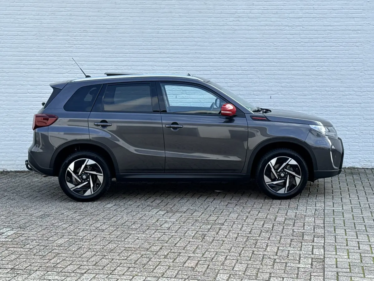 1.5 Hybrid Style Trekhaak 4 Seizoenen banden Panorama dak Camera Carplay Navigatie