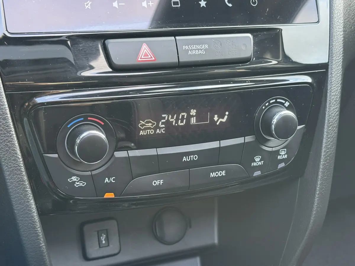 1.5 Hybrid Style Trekhaak 4 Seizoenen banden Panorama dak Camera Carplay Navigatie