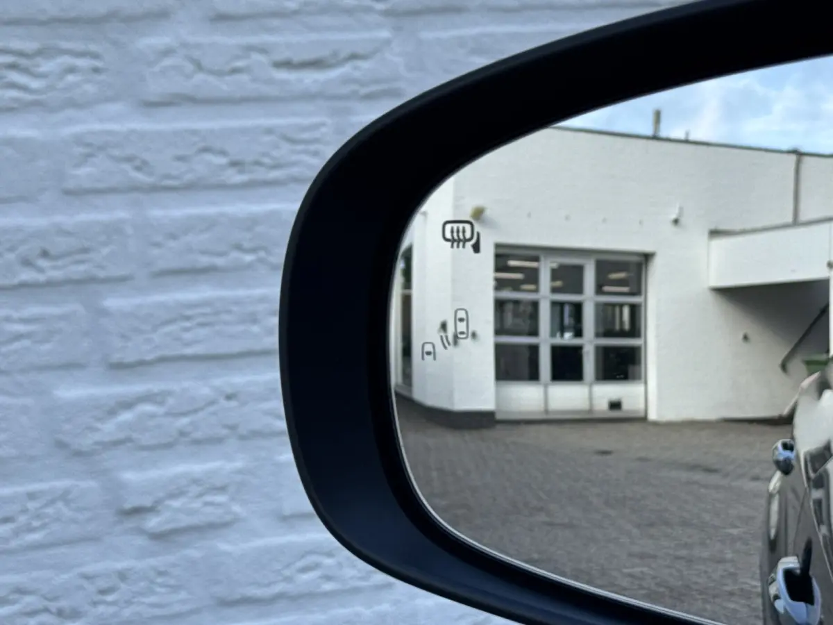1.5 Hybrid Style Trekhaak 4 Seizoenen banden Panorama dak Camera Carplay Navigatie