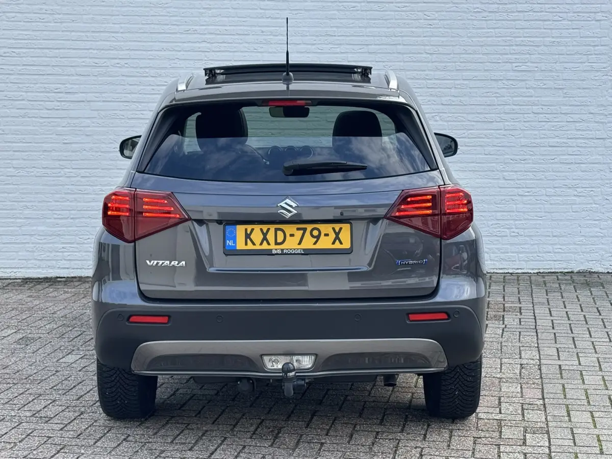 1.5 Hybrid Style Trekhaak 4 Seizoenen banden Panorama dak Camera Carplay Navigatie