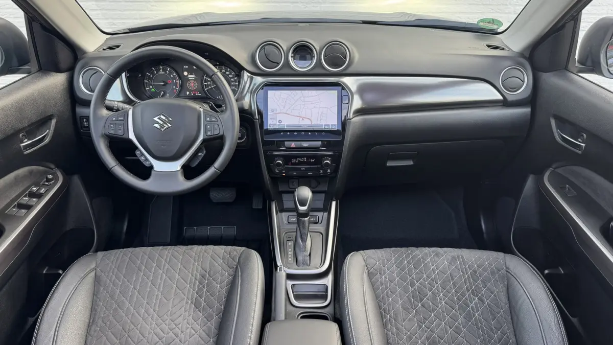 1.5 Hybrid Style Trekhaak 4 Seizoenen banden Panorama dak Camera Carplay Navigatie