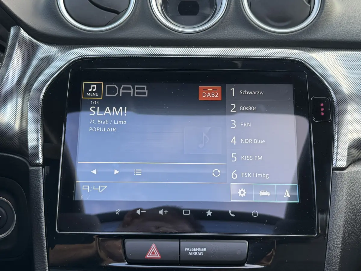 1.5 Hybrid Style Trekhaak 4 Seizoenen banden Panorama dak Camera Carplay Navigatie