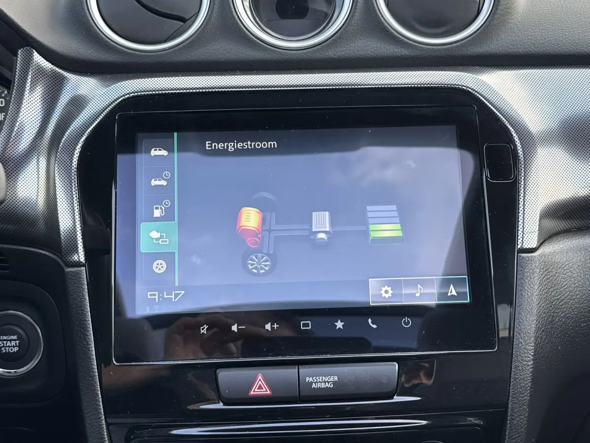 1.5 Hybrid Style Trekhaak 4 Seizoenen banden Panorama dak Camera Carplay Navigatie