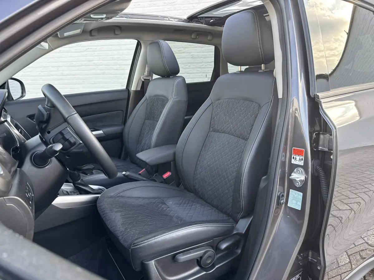 1.5 Hybrid Style Trekhaak 4 Seizoenen banden Panorama dak Camera Carplay Navigatie