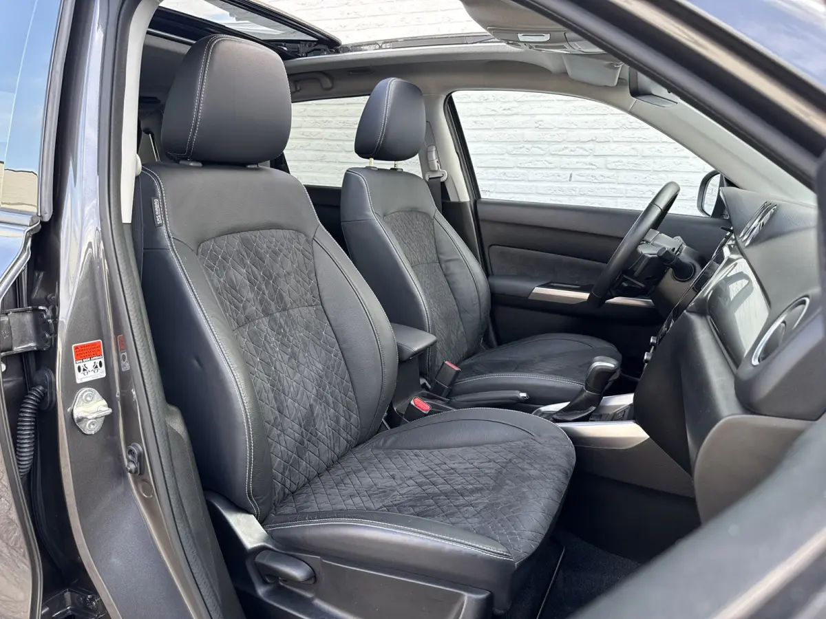 1.5 Hybrid Style Trekhaak 4 Seizoenen banden Panorama dak Camera Carplay Navigatie