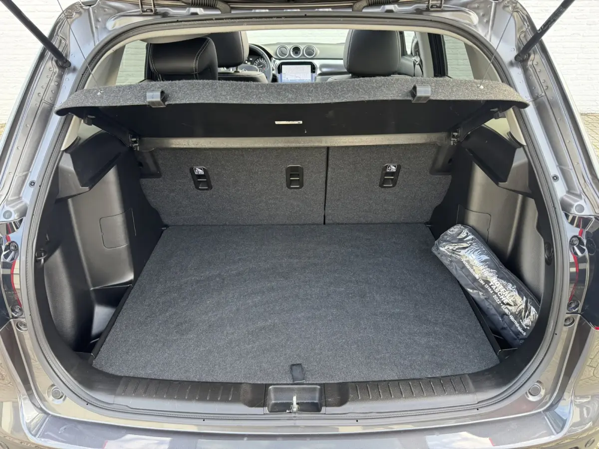 1.5 Hybrid Style Trekhaak 4 Seizoenen banden Panorama dak Camera Carplay Navigatie