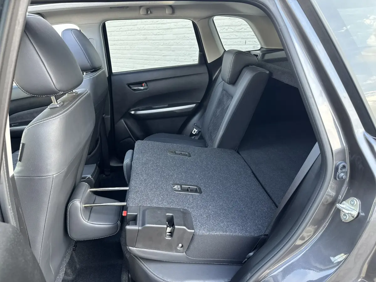 1.5 Hybrid Style Trekhaak 4 Seizoenen banden Panorama dak Camera Carplay Navigatie
