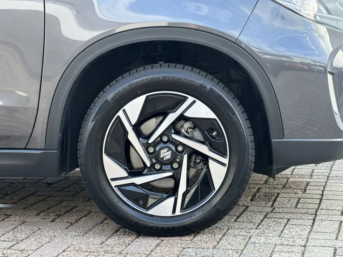 1.5 Hybrid Style Trekhaak 4 Seizoenen banden Panorama dak Camera Carplay Navigatie