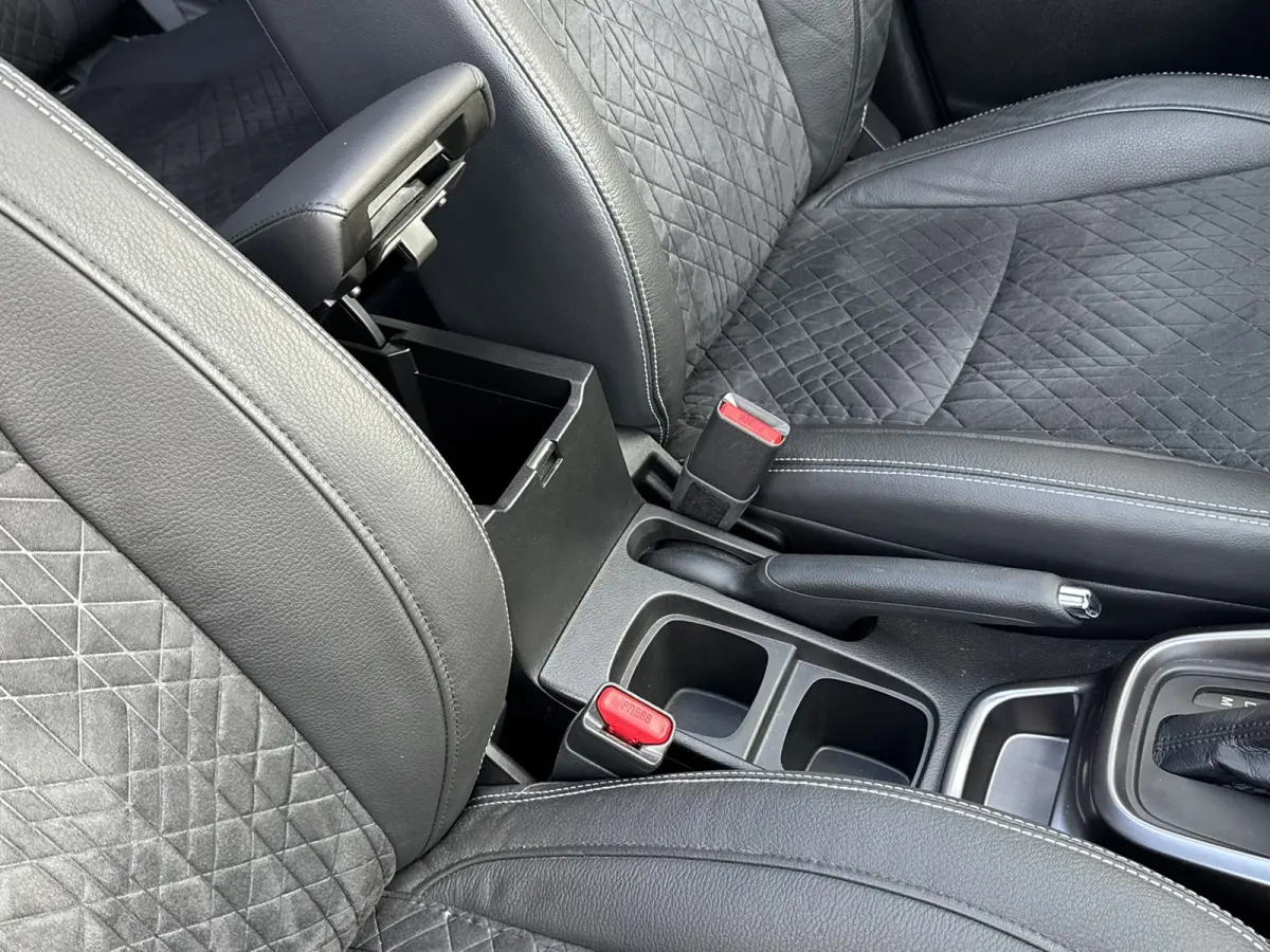 1.5 Hybrid Style Trekhaak 4 Seizoenen banden Panorama dak Camera Carplay Navigatie