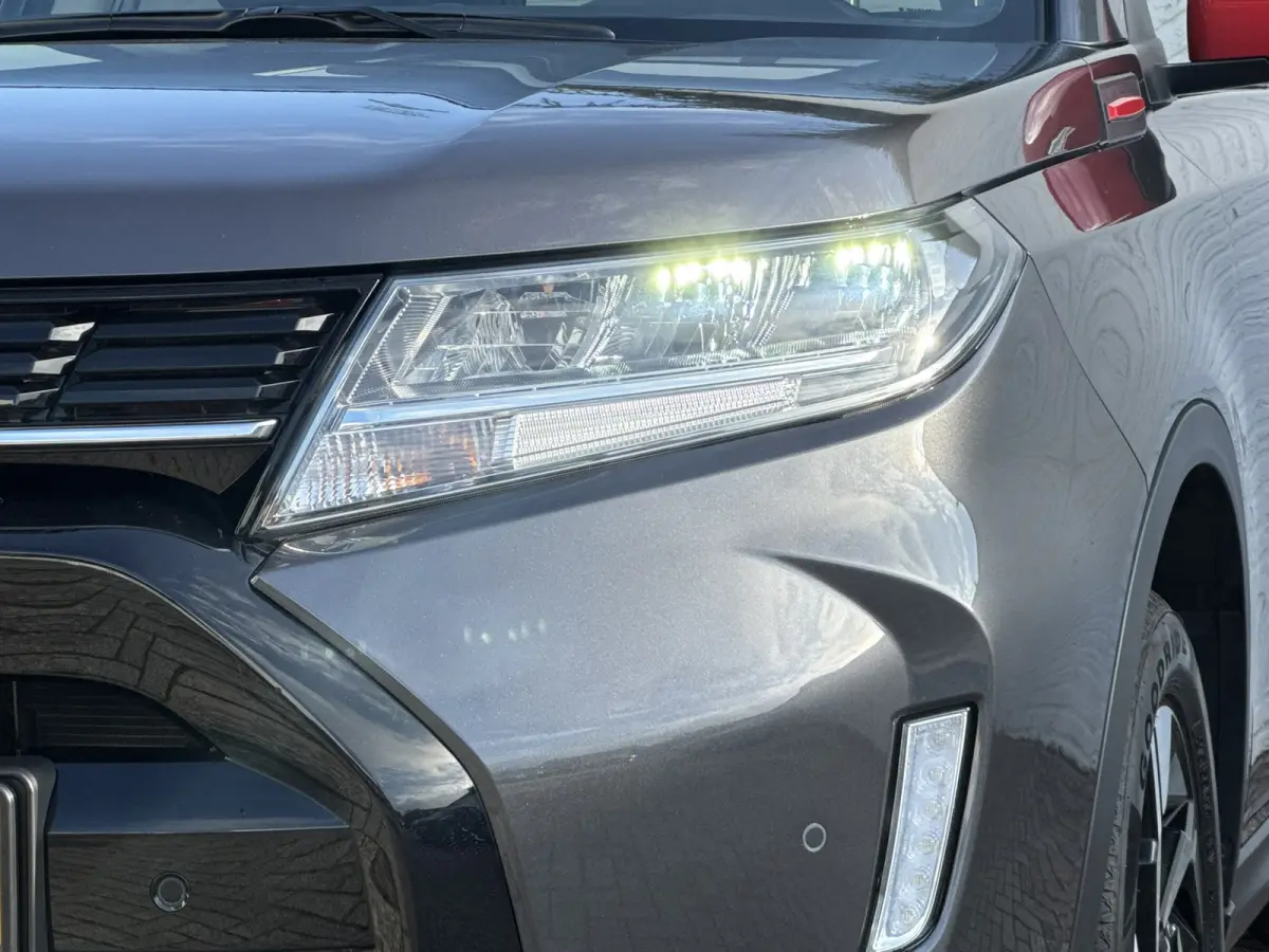 1.5 Hybrid Style Trekhaak 4 Seizoenen banden Panorama dak Camera Carplay Navigatie