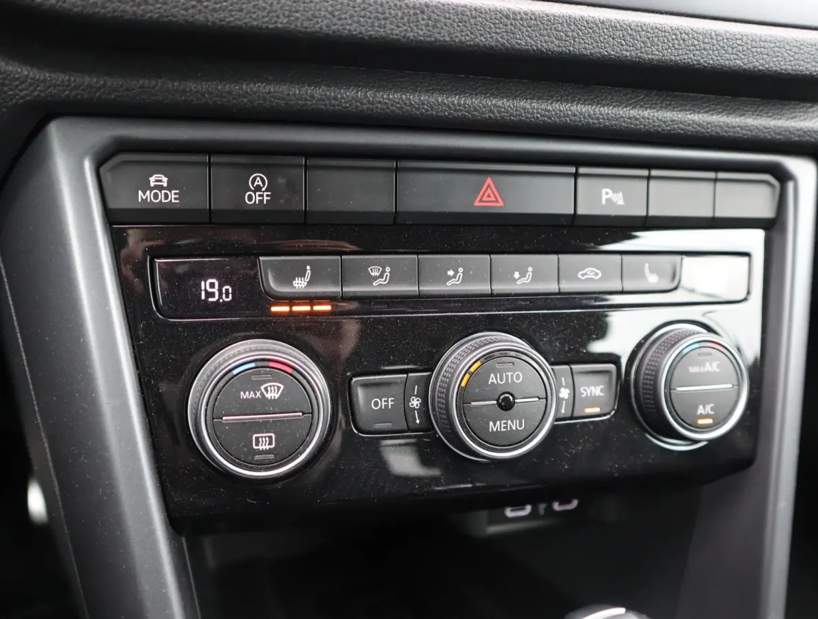 1.5 TSI R-Line | R sportstoelen | Stoelverwarming | Automaat