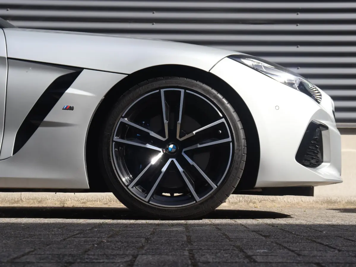 sDrive30i | High Executive | M Sportpakket | Head-Up | Adaptive Cruise Control | M Sportdifferentieel | Harman Kardon | Elektr. Stoelen | Comfort Access | 19'' LMV