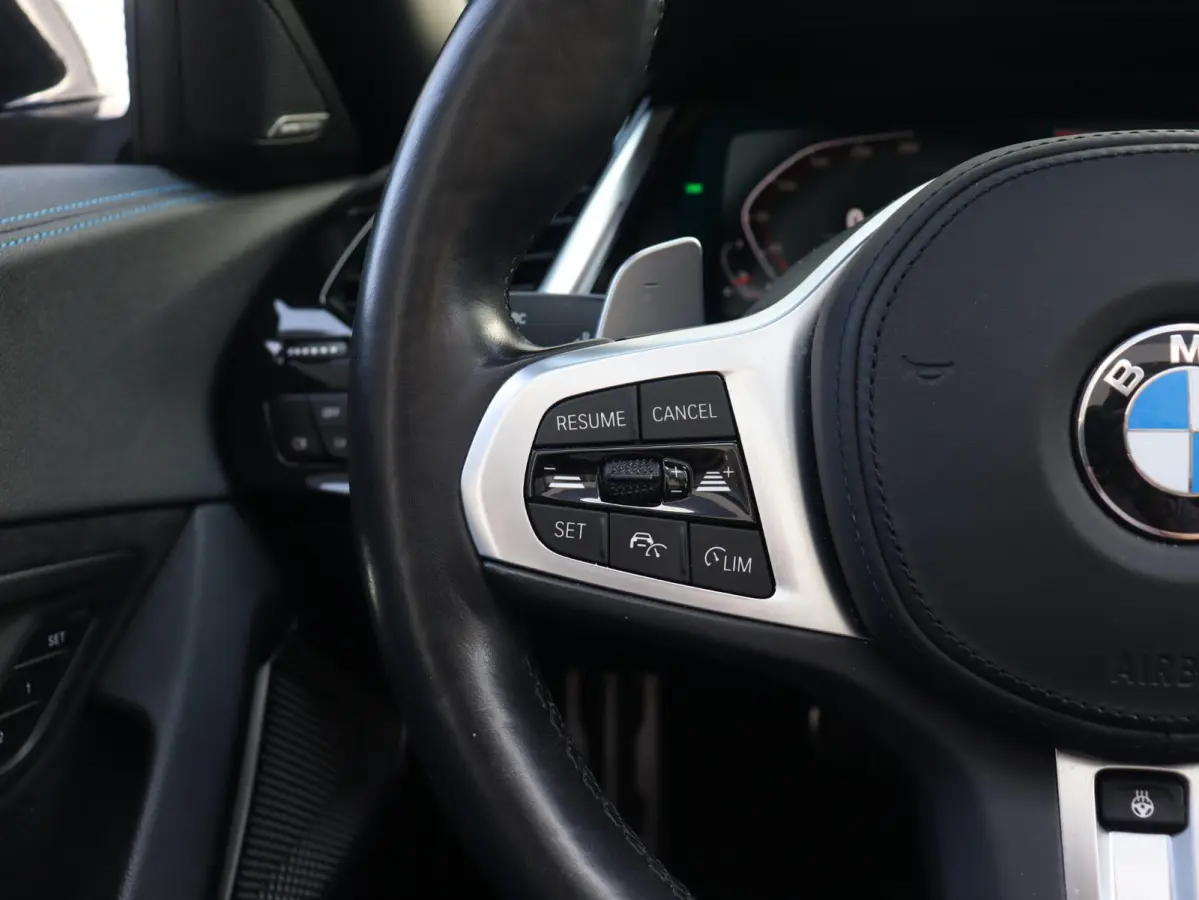sDrive30i | High Executive | M Sportpakket | Head-Up | Adaptive Cruise Control | M Sportdifferentieel | Harman Kardon | Elektr. Stoelen | Comfort Access | 19'' LMV