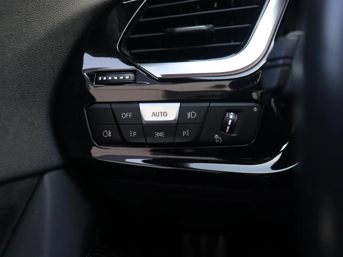 sDrive30i | High Executive | M Sportpakket | Head-Up | Adaptive Cruise Control | M Sportdifferentieel | Harman Kardon | Elektr. Stoelen | Comfort Access | 19'' LMV