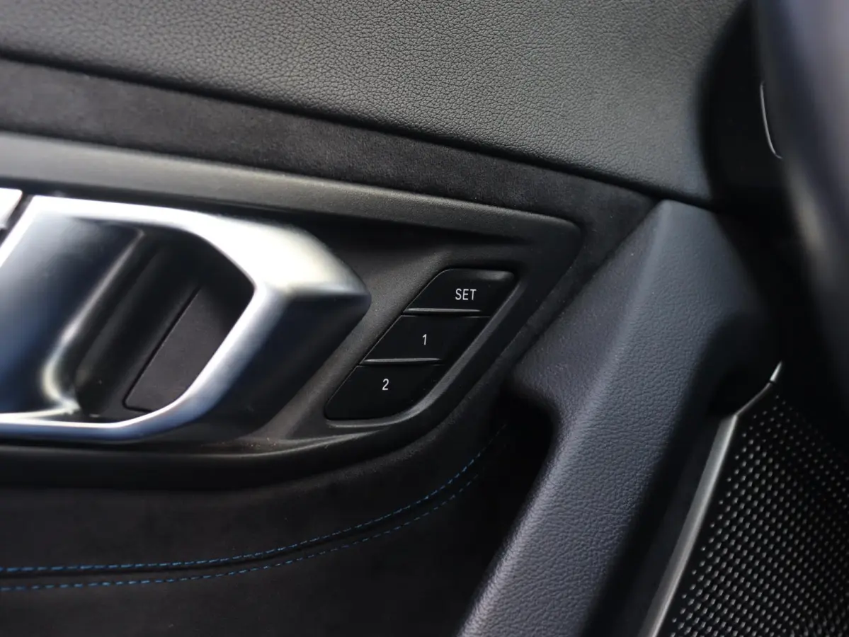 sDrive30i | High Executive | M Sportpakket | Head-Up | Adaptive Cruise Control | M Sportdifferentieel | Harman Kardon | Elektr. Stoelen | Comfort Access | 19'' LMV