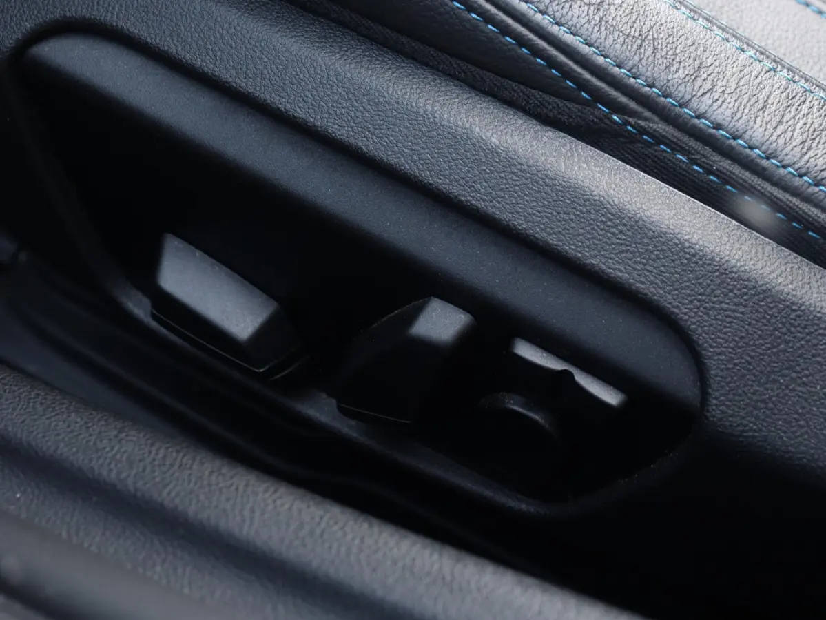 sDrive30i | High Executive | M Sportpakket | Head-Up | Adaptive Cruise Control | M Sportdifferentieel | Harman Kardon | Elektr. Stoelen | Comfort Access | 19'' LMV