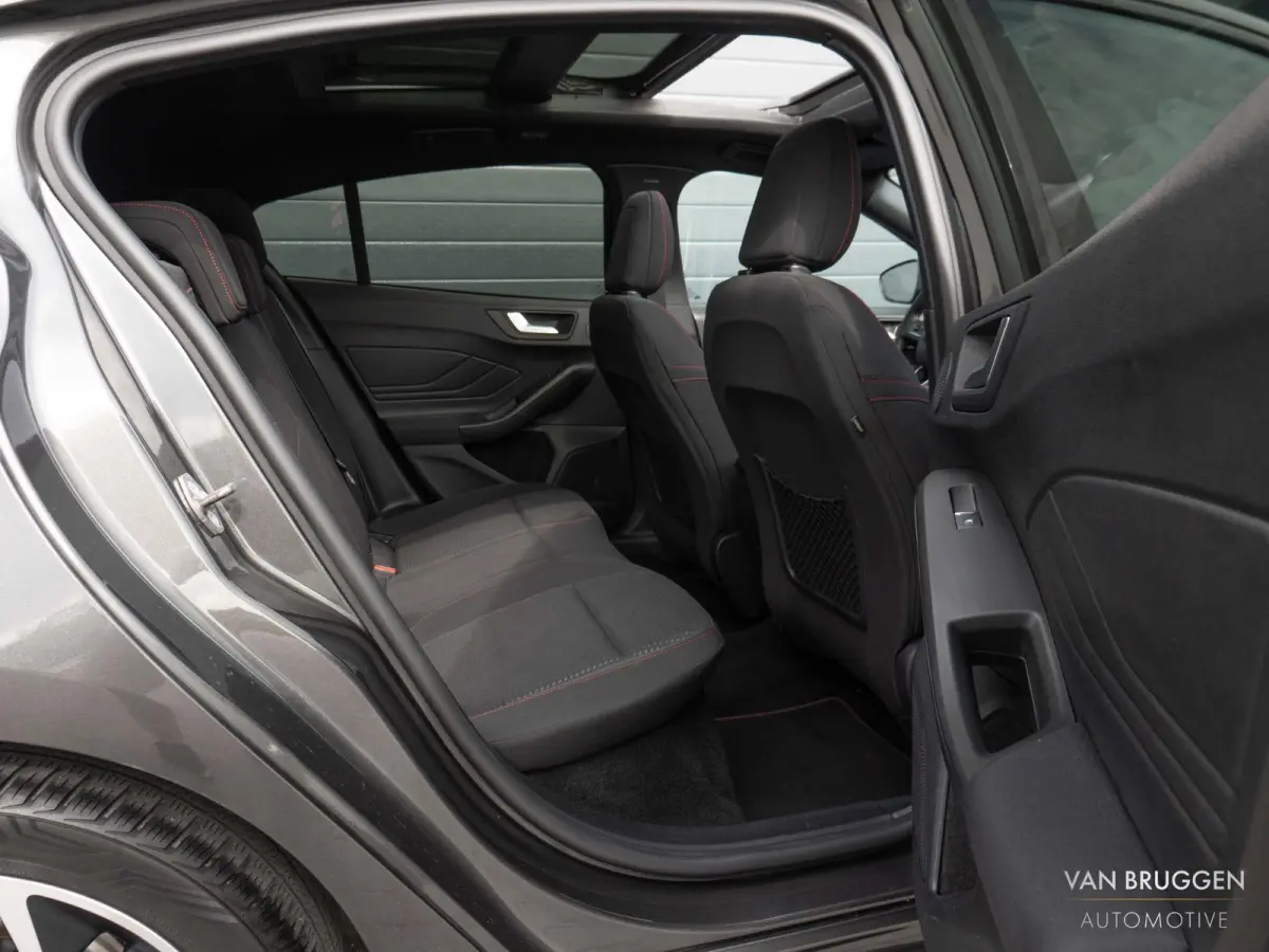 1.0 EcoBoost ST Line Pano B&O