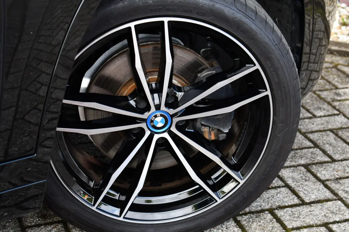 xDrive25e 220pk M-Sport 19inch Leder Stuurverw LED El-klep DAB BTW-auto!