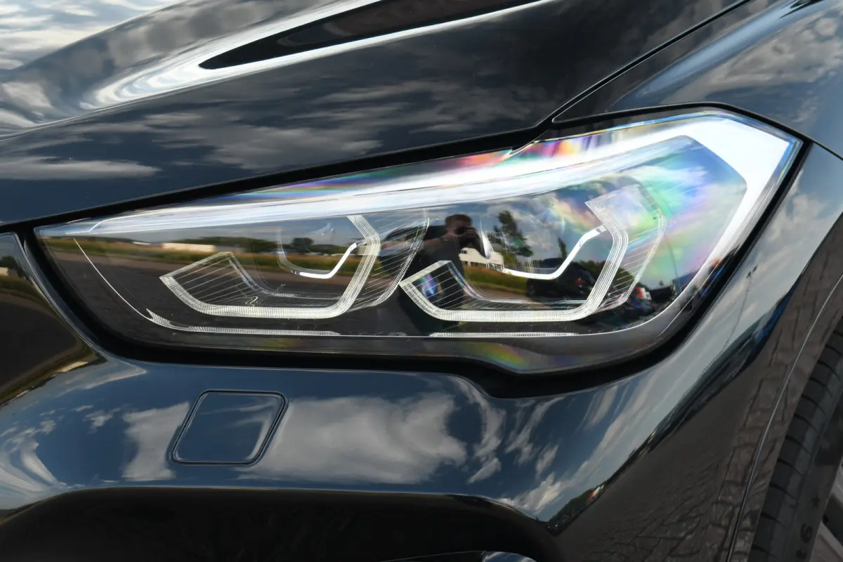 xDrive25e 220pk M-Sport 19inch Leder Stuurverw LED El-klep DAB BTW-auto!