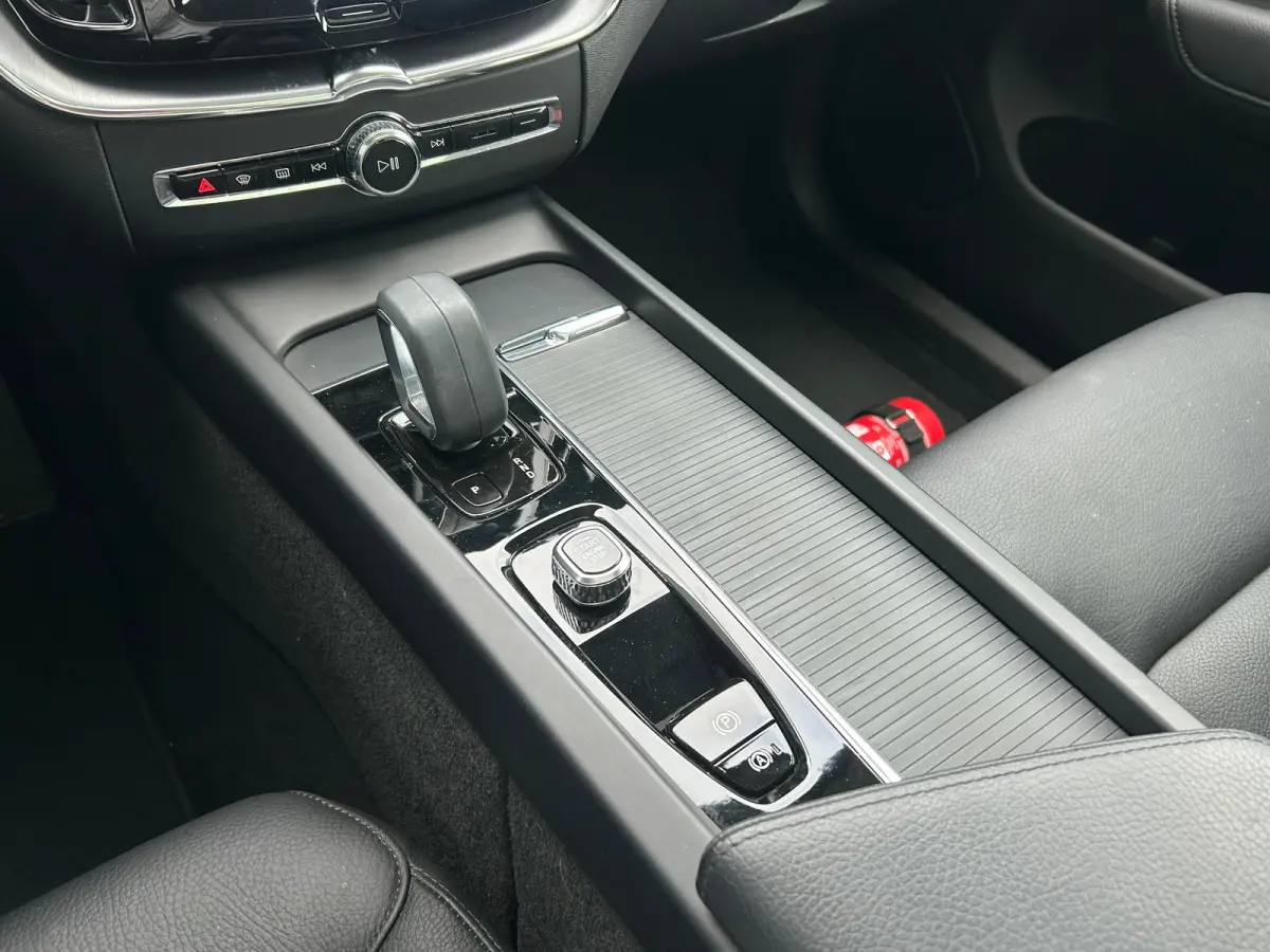 2.0 T6 Long Range AWD Inscription | Luchtvering | Trekhaak | SoH 97% | HU-Display | 360 camera | Stoel & stuurverwarming |