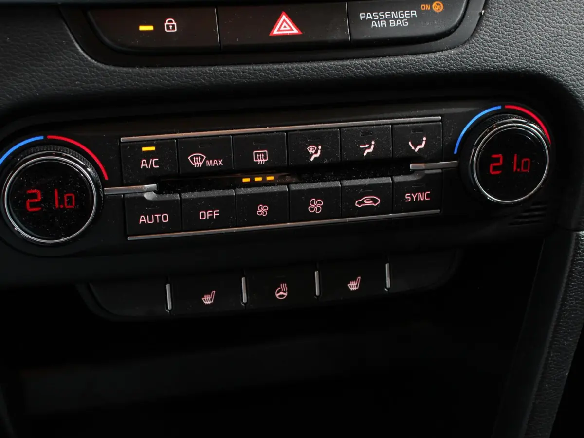 1.0 T-GDi 120pk Dynamic Line Climate control Cruise control Apple Carplay/ Android Auto Navigatie Stuur + stoel verwarming Achteruitrijcamera