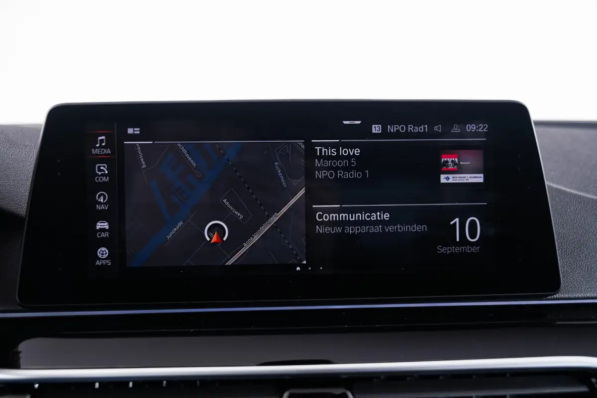 520i High Executive Edition M Sport - Panoramadak - Head up - Driving/Parking Assistant - Comforstoelen - Elektrisch verwarmde voorstoelen - Navigatiesysteem Professional -